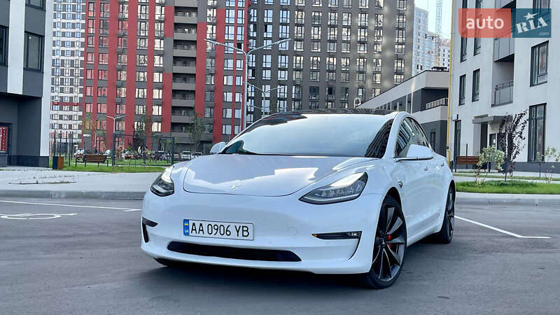 Седан Tesla Model 3 2020 в Киеве