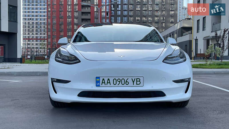 Седан Tesla Model 3 2020 в Киеве