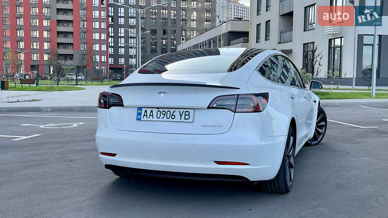 Седан Tesla Model 3 2020 в Киеве