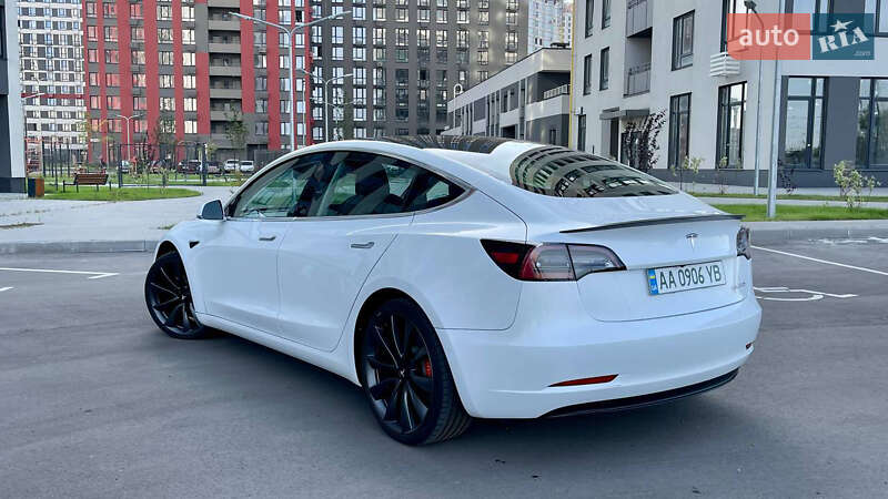 Седан Tesla Model 3 2020 в Киеве