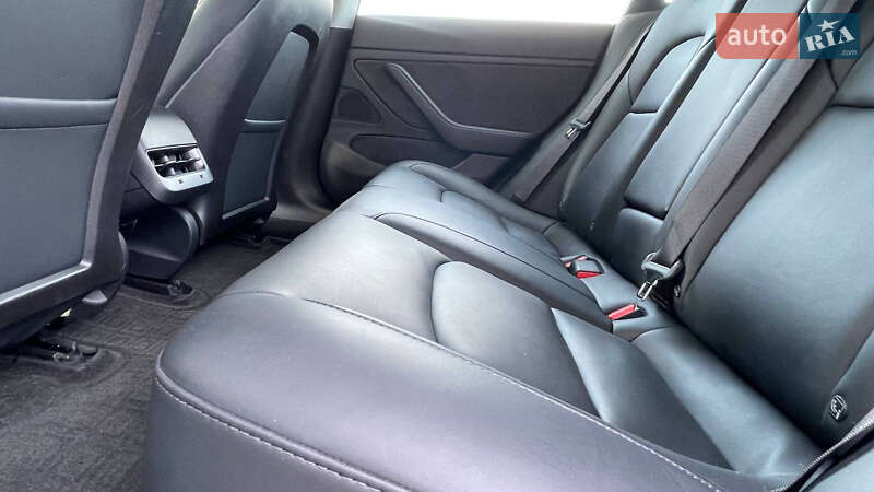 Седан Tesla Model 3 2020 в Киеве