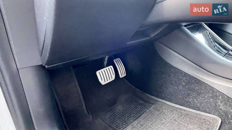 Седан Tesla Model 3 2020 в Киеве