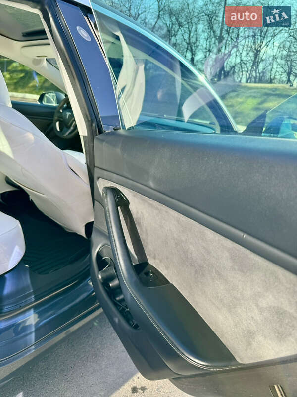 Седан Tesla Model 3 2019 в Одесі