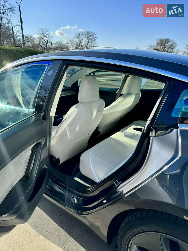 Седан Tesla Model 3 2019 в Одесі