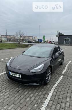 Седан Tesla Model 3 2022 в Мукачево