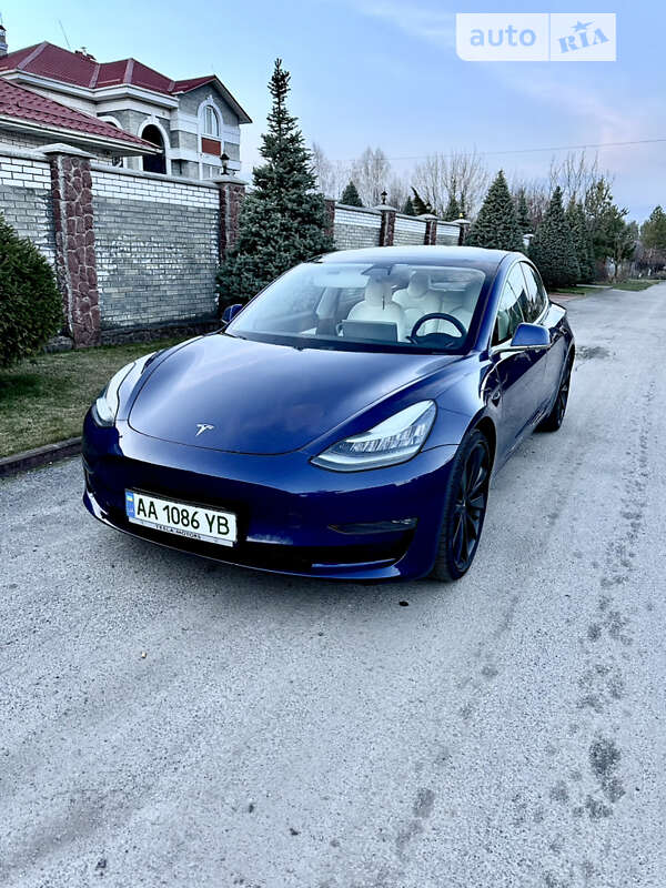 Седан Tesla Model 3 2020 в Киеве