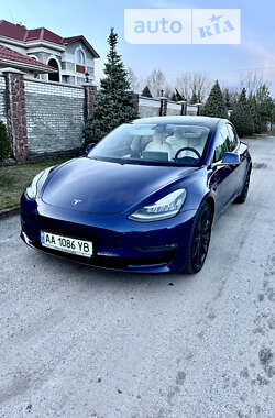 Седан Tesla Model 3 2020 в Киеве