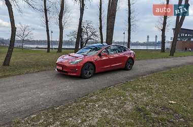 Седан Tesla Model 3 2022 в 