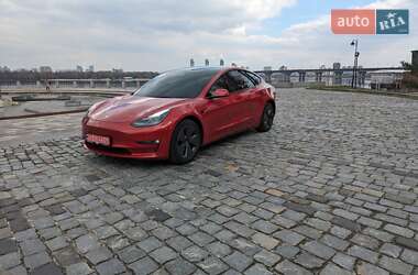 Седан Tesla Model 3 2022 в 