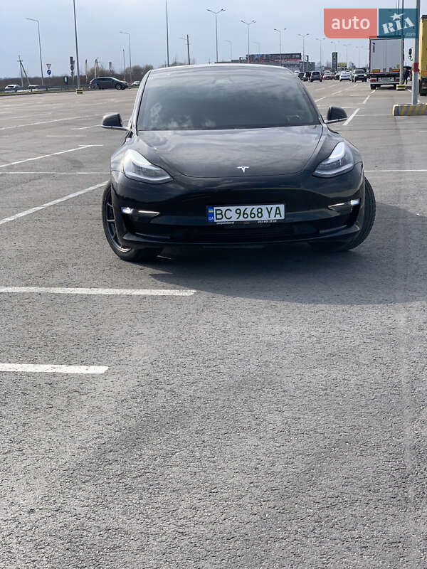 Седан Tesla Model 3 2019 в Львове