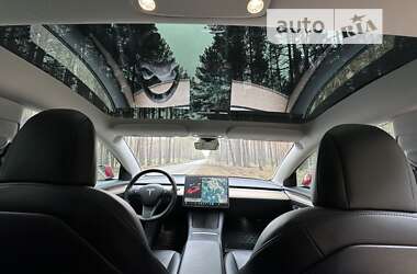 Седан Tesla Model 3 2022 в 