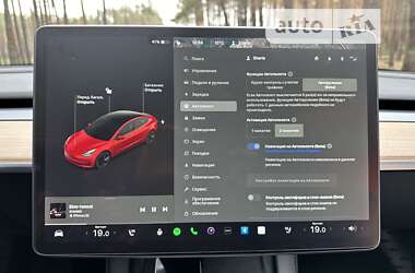 Седан Tesla Model 3 2022 в 