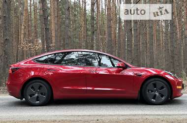 Седан Tesla Model 3 2022 в 