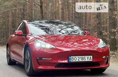 Седан Tesla Model 3 2022 в 
