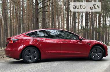 Седан Tesla Model 3 2022 в 