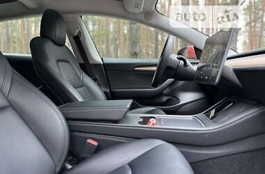 Седан Tesla Model 3 2022 в 