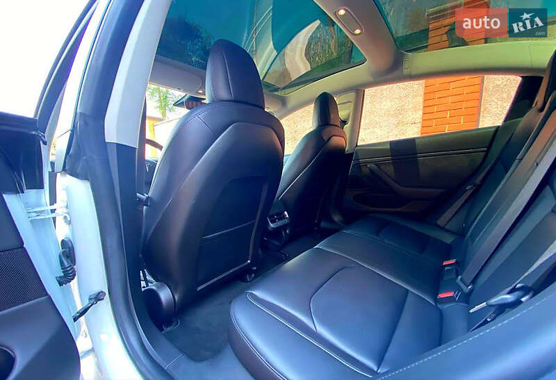 Седан Tesla Model 3 2018 в Чернівцях фото 10 Седан Tesla Model 3 2018 в Чернівцях