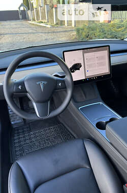 Седан Tesla Model 3 2022 в Казатине
