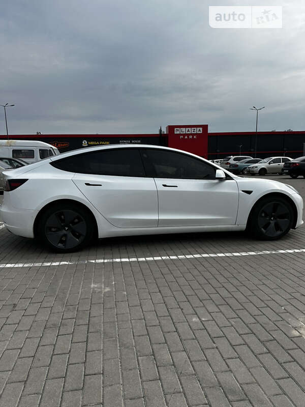 Седан Tesla Model 3 2021 в Виннице