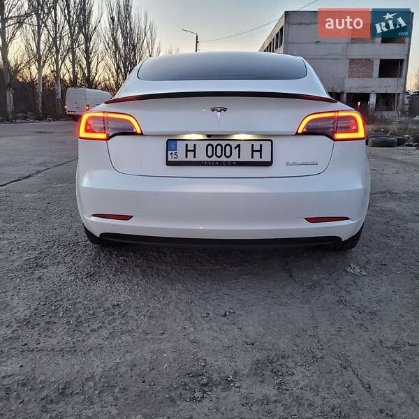 Седан Tesla Model 3 2021 в Миколаєві
