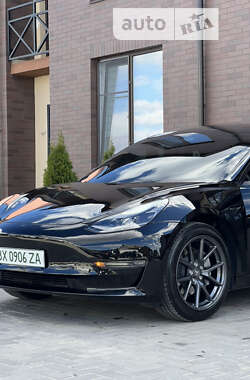 Седан Tesla Model 3 2021 в Вараші