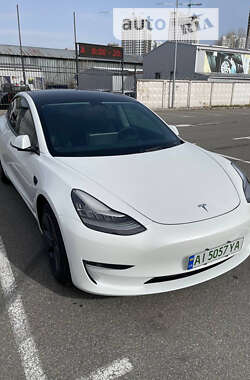 Седан Tesla Model 3 2022 в Києві