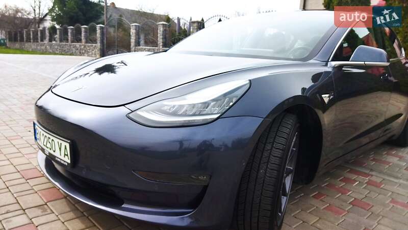 Седан Tesla Model 3 2018 в Староконстантинове