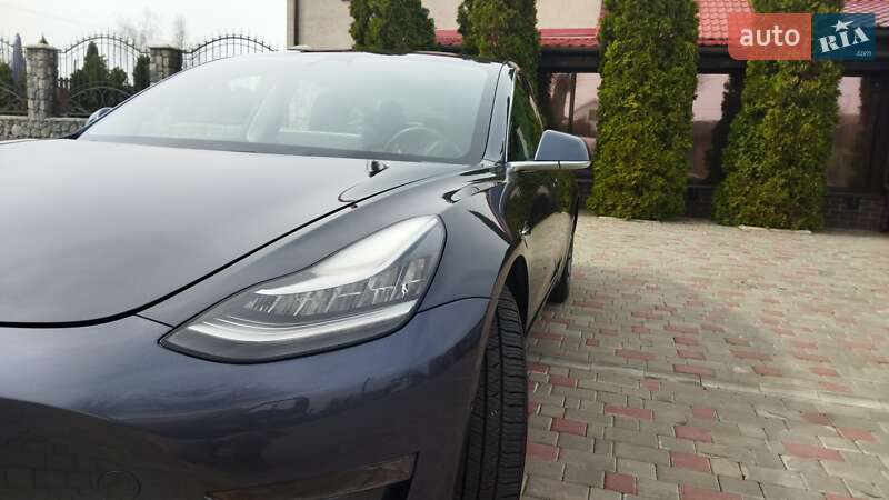 Седан Tesla Model 3 2018 в Староконстантинове