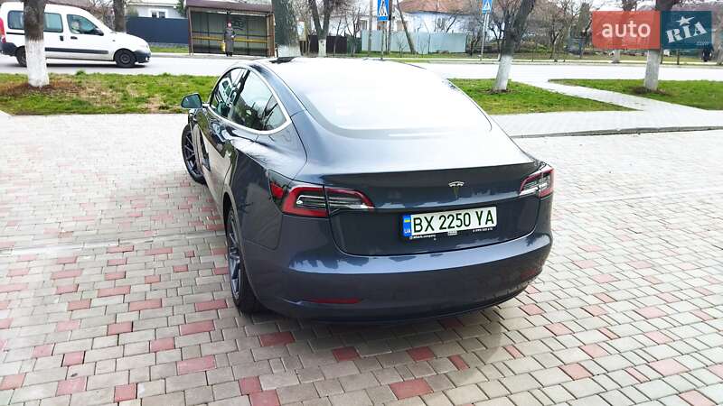 Седан Tesla Model 3 2018 в Староконстантинове