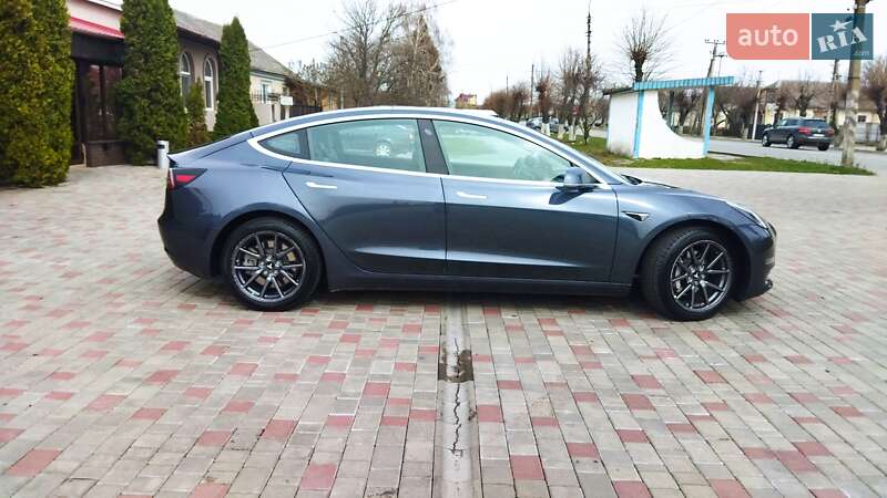 Седан Tesla Model 3 2018 в Староконстантинове