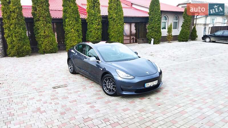 Седан Tesla Model 3 2018 в Староконстантинове