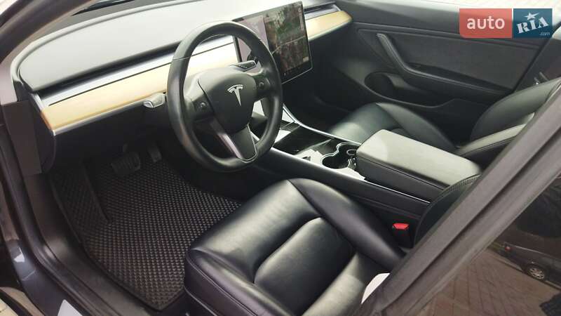 Седан Tesla Model 3 2018 в Староконстантинове