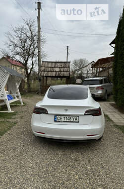 Седан Tesla Model 3 2021 в Чернівцях