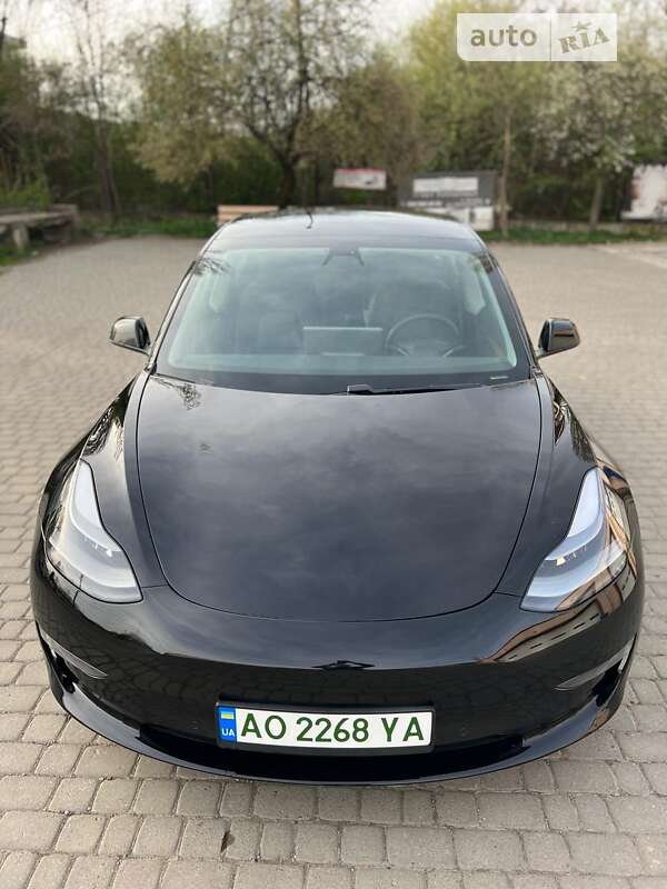 Седан Tesla Model 3 2021 в Ужгороде