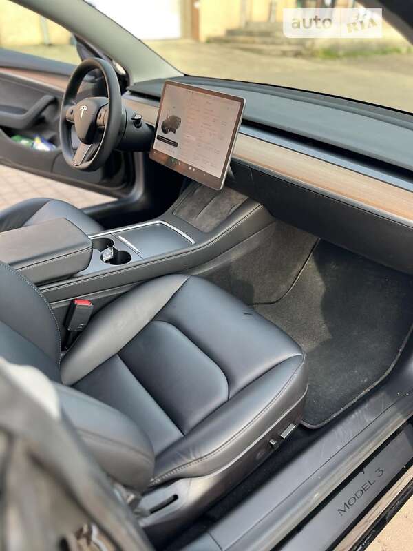 Седан Tesla Model 3 2021 в Ужгороді