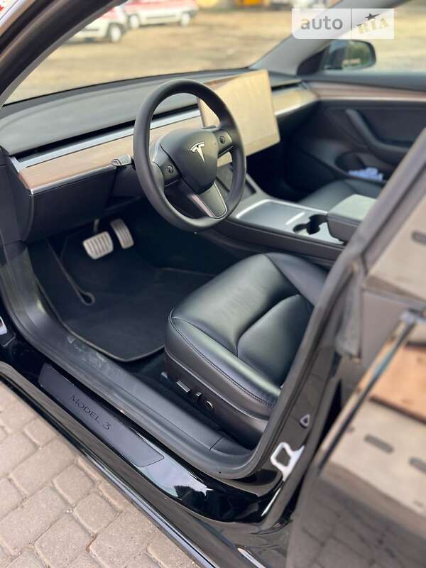 Седан Tesla Model 3 2021 в Ужгороді