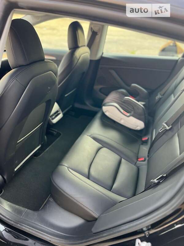 Седан Tesla Model 3 2021 в Ужгороді