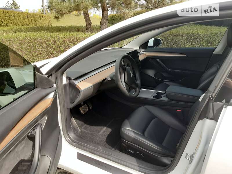 Седан Tesla Model 3 2022 в Днепре