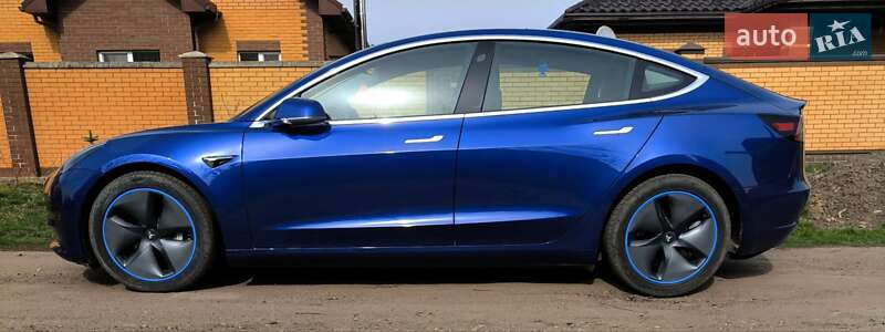 Седан Tesla Model 3 2019 в Сумах