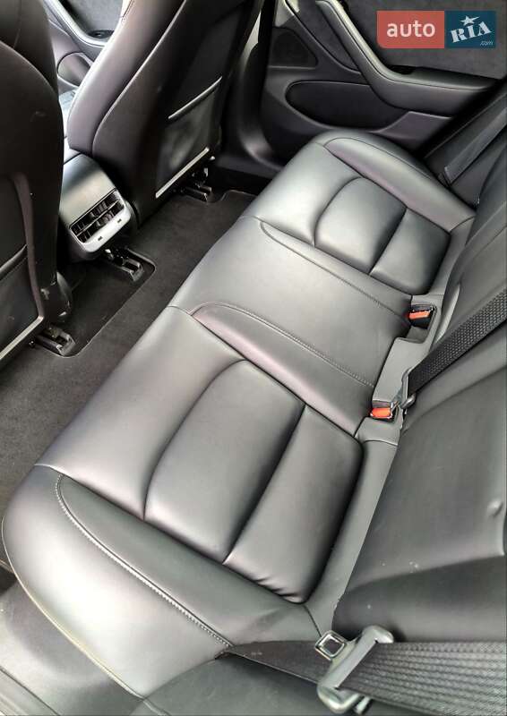 Седан Tesla Model 3 2019 в Сумах