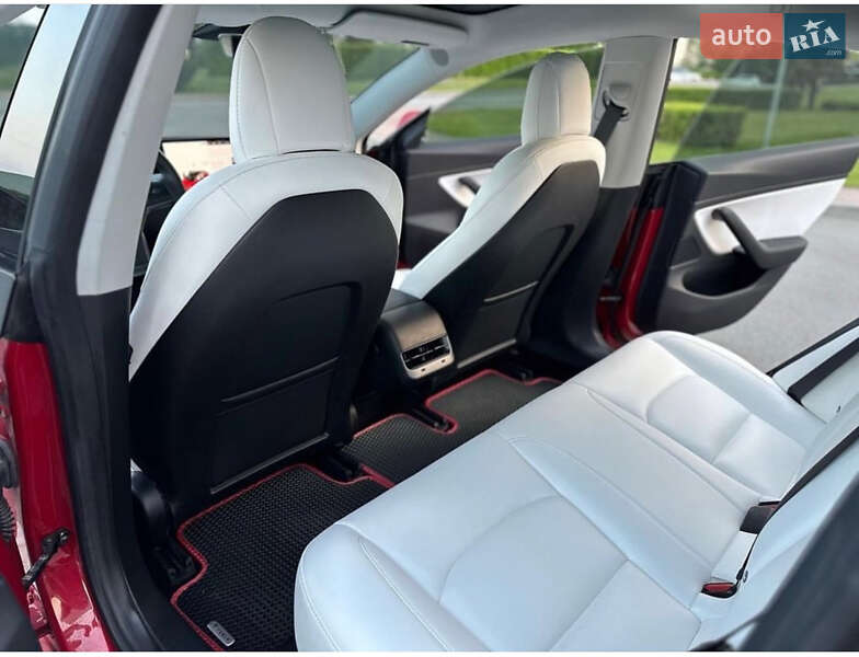 Седан Tesla Model 3 2018 в Киеве