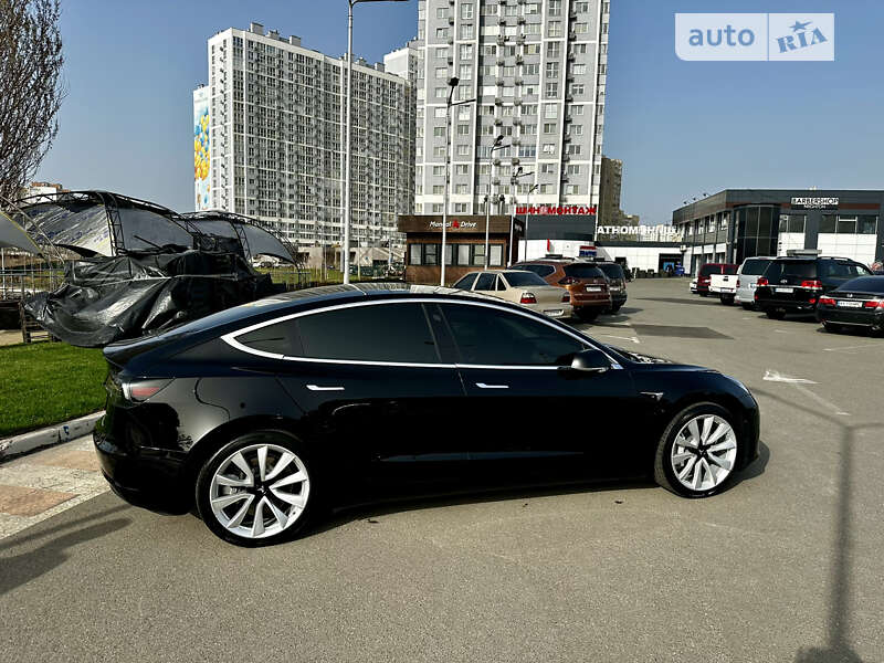 Седан Tesla Model 3 2019 в Киеве