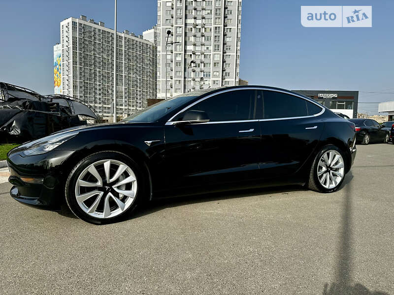 Седан Tesla Model 3 2019 в Киеве