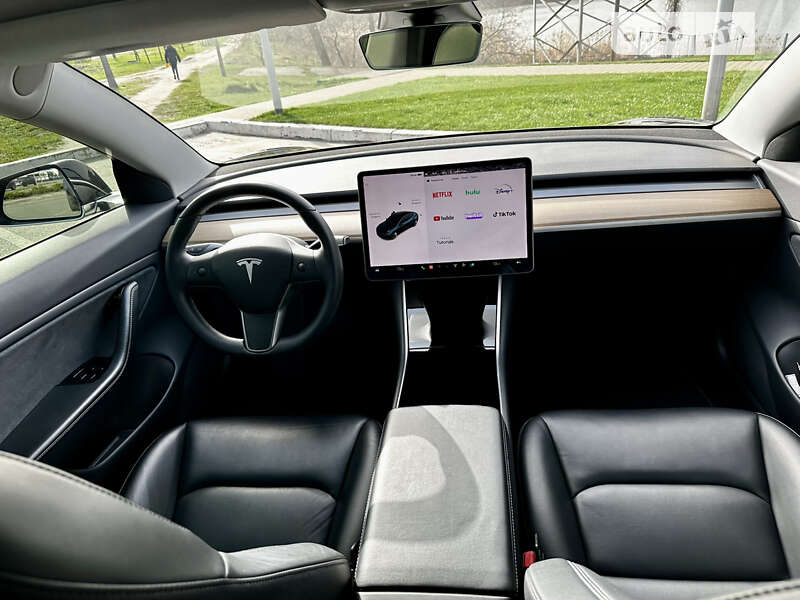 Седан Tesla Model 3 2019 в Киеве