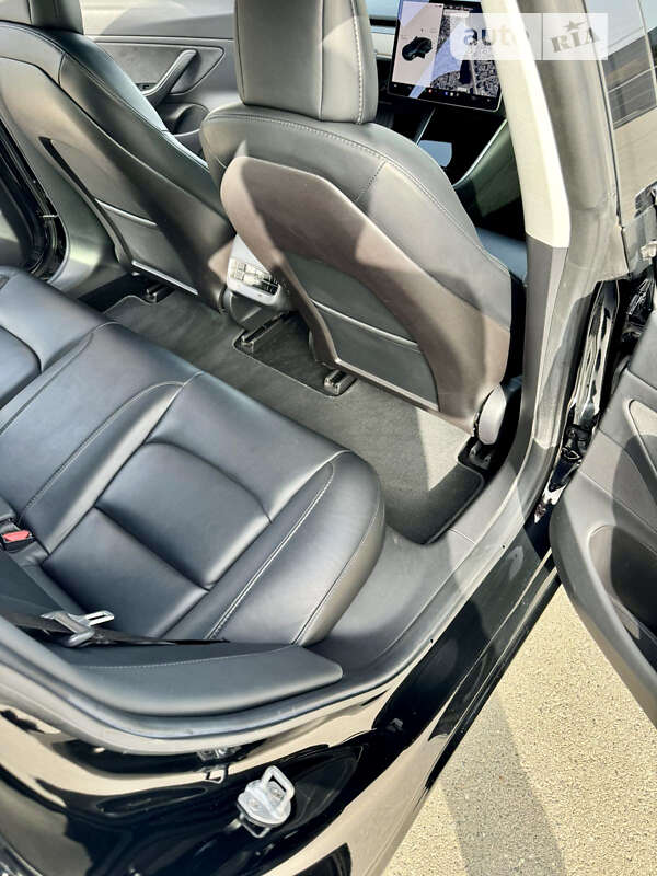 Седан Tesla Model 3 2019 в Киеве
