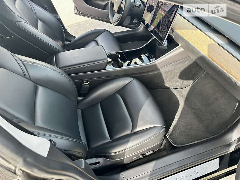 Седан Tesla Model 3 2019 в Киеве