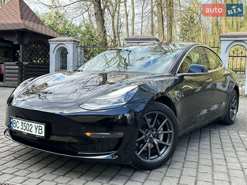 Седан Tesla Model 3 2018 в Львове