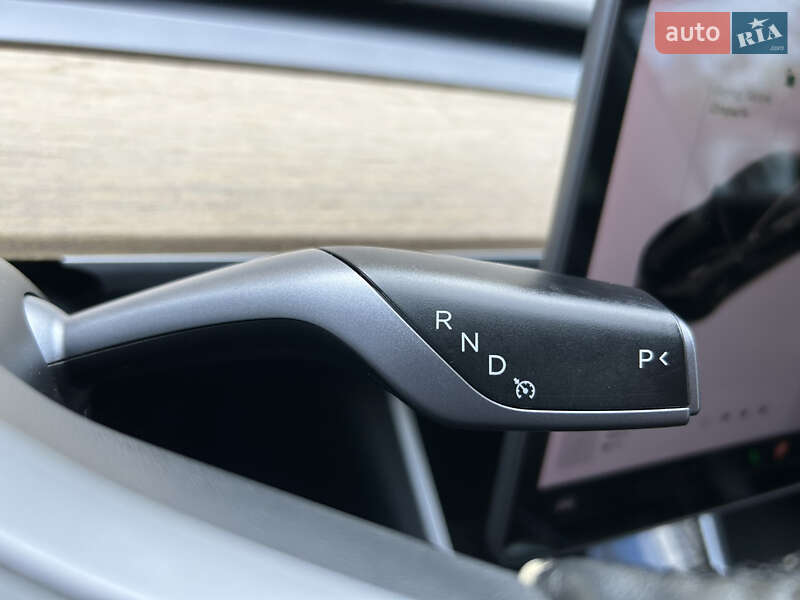 Седан Tesla Model 3 2018 в Львове