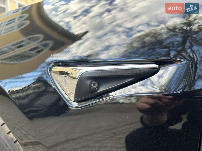 Седан Tesla Model 3 2018 в Львове