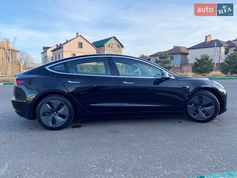 Седан Tesla Model 3 2019 в Одесі